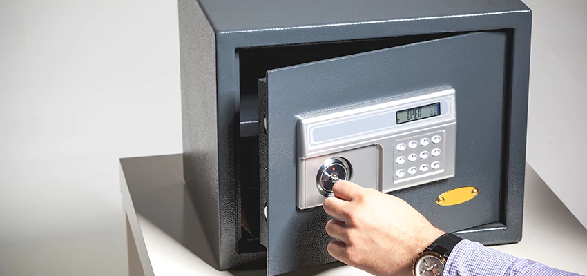 Jewelry Safe Unlocking Service in Pine Hills, Florida