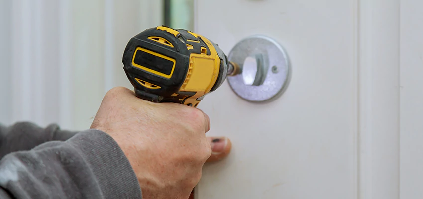 Street Locksmith For Smart Lock Repair in Pine Hills, FL