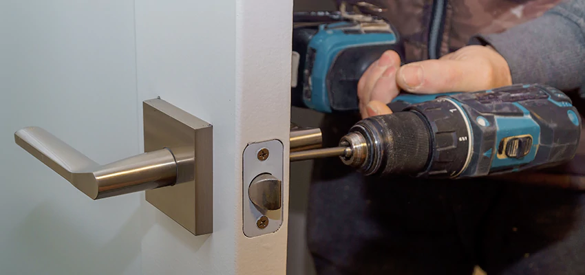 Broken Door Handle Lock Repair in Pine Hills, Florida