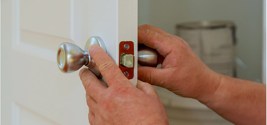 AAA Locksmiths For lock Replacement in Pine Hills, Florida